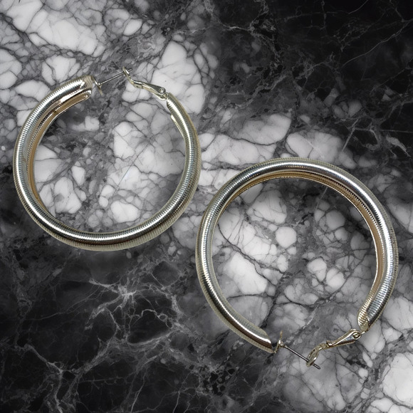 Vintage Y2K Ribbed Chunky Hoop Earrings Silver Tone Pierced Hip Hop Statement - Picture 2 of 6